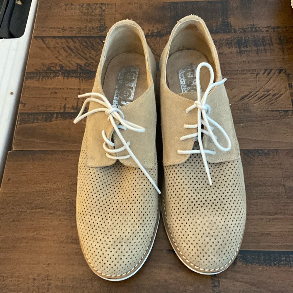 Leather lace up shoes